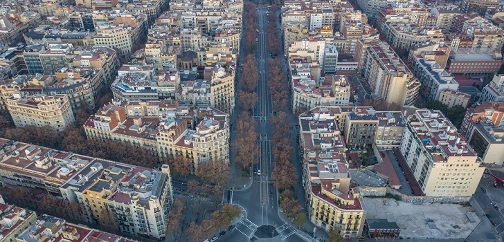 Axa pone en venta cinco edificios de oficinas en Barcelona por 250 millones