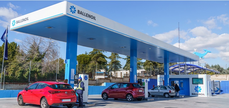 Cepsa adquiere a Ballenoil su red de 220 gasolineras ‘low cost’ en España