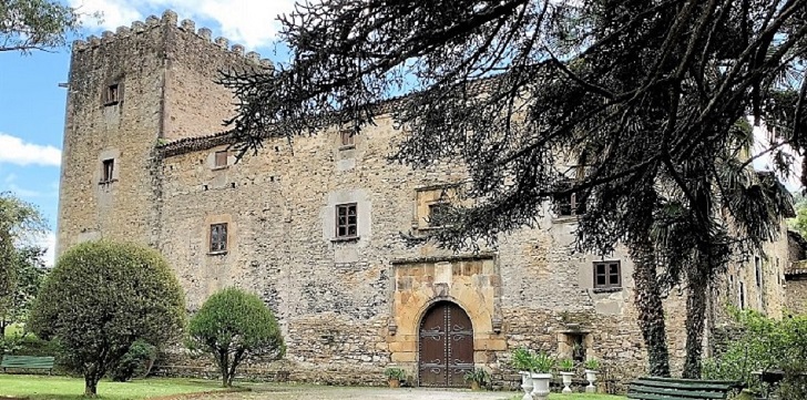 El Palacio medieval de Doriga, en venta