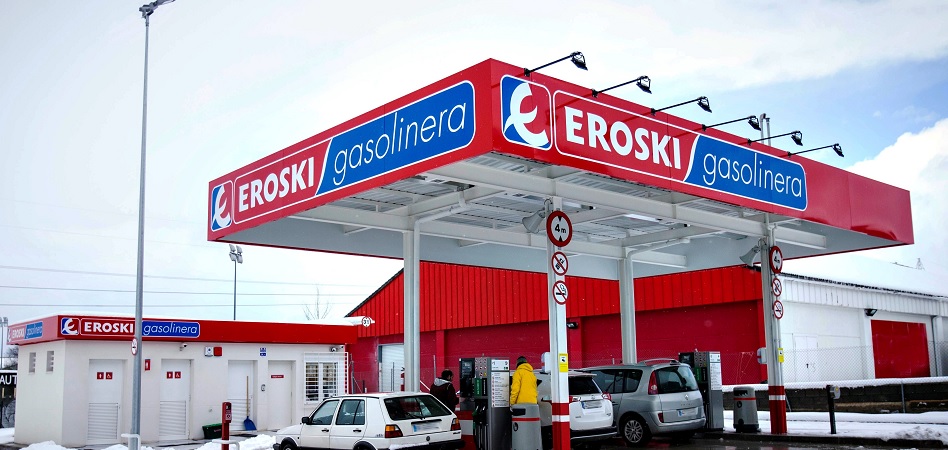Axa se hizo con los activos en 2011, dentro de un paquete de 28 gasolineras que compró a Eroski por 55 millones de euros. 