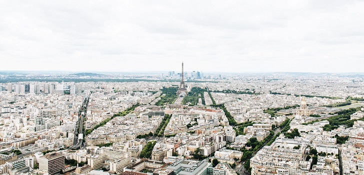  Golpe a la moda en París: el Gobierno restringe la afluencia a los centros comerciales