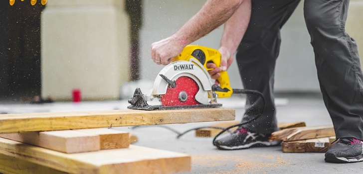 Los visados de construcción de vivienda caen un 28% pese a repuntar en mayo