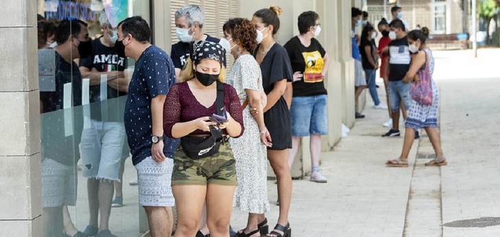 La población española se recupera tras la pandemia y aumenta un 0,1% en 2021