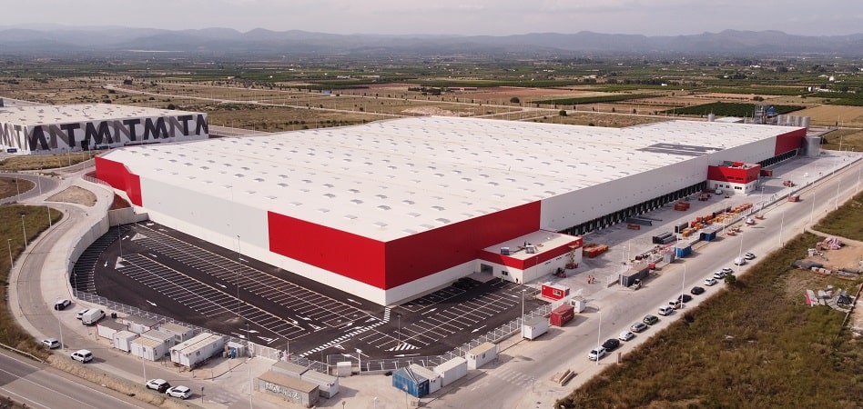 Conforama inaugura su centro logístico en Valencia