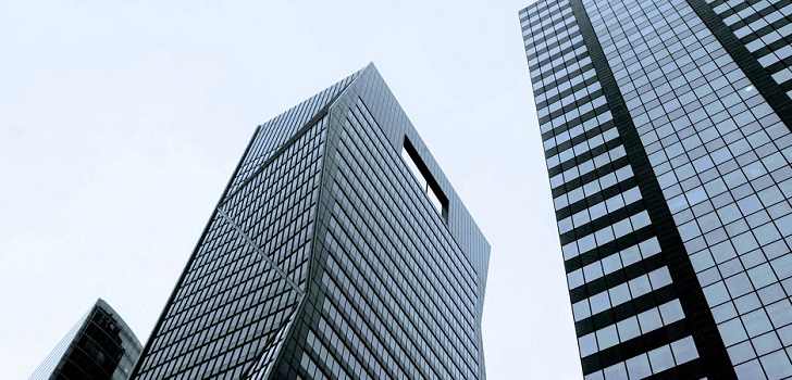Edificio de oficinas La inversión en oficinas caerá un 42% en 2020, hasta los 2.500 millones de euros