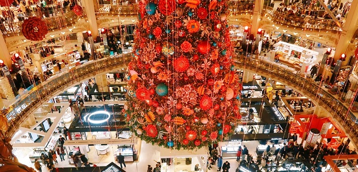 La afluencia a los centros comerciales repunta al calor de las compras navideñas