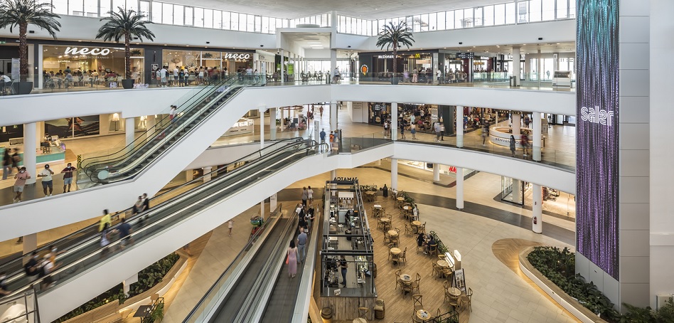 El Centro Comercial Saler recoge ayuda para Ucrania