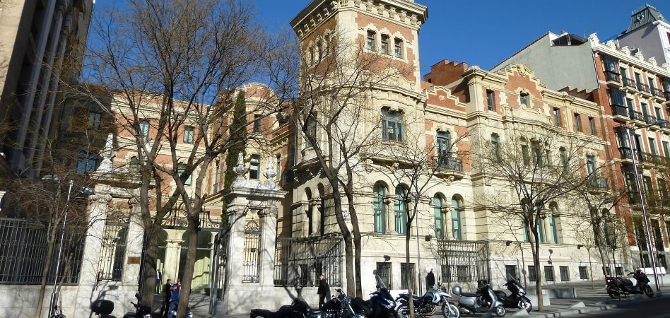 Santander sustituirá a Bbva en el Palacio de los Condes de Guevara