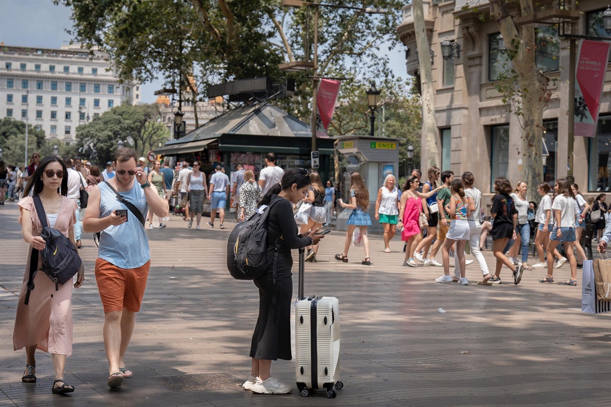 Espa&ntilde;a cierra 2025 con r&eacute;cord: 96,8 millones de turistas y 134.712 millones de euros en gasto