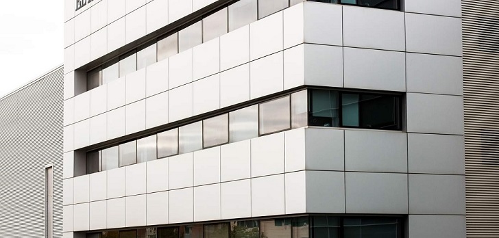 Complejo de oficinas en el número 40 de la calle Miguel Yuste de Madrid, propiedad de Azaria La socimi Azaria aprueba una reducción de capital de dos millones de euros