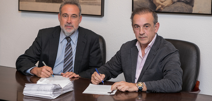 Luis Riu, consejero delegado de Riu y Javier Basagoiti, socio presidente de Corpfin cierran la venta de la zona comercial del Edificio España. Riu sella la venta a Corpfin de la zona comercial del Edificio España