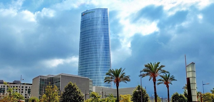 Torre Iberdrola Las energéticas tendrán que devolver al Estado los beneficios por los suelos de las subestaciones eléctricas