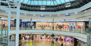 La afluencia de visitantes a los centros comerciales aumenta un 20% anual