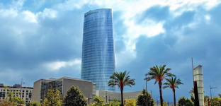 Kutxabank saca al mercado su participación del 30% en Torre Iberdrola