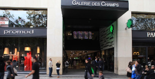 Colonial firma un local con Adidas en los Campos Elíseos de París