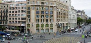 BMO cierra el alquiler a Huawei de su ‘joya’ en Plaza Cataluña