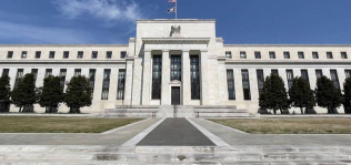 La Fed mantiene su política y sube los tipos de interés 25 puntos básicos