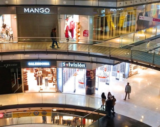 La afluencia a los centros comerciales crece un 5,4% en el primer trimestre de 2023