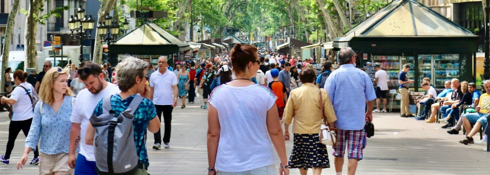 El tráfico peatonal en las calles comerciales de España recupera niveles prepandemia en 2023