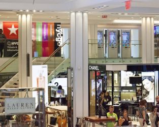 La afluencia a centros comerciales crece un 3,6% interanual en noviembre, seg&uacute;n Sensormatic