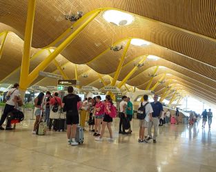 Espa&ntilde;a recibe 111,7 millones de pasajeros internacionales en 2025, un 5,9% m&aacute;s