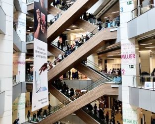 La afluencia a los centros comerciales en Espa&ntilde;a crece un 0,7% en diciembre de 2025