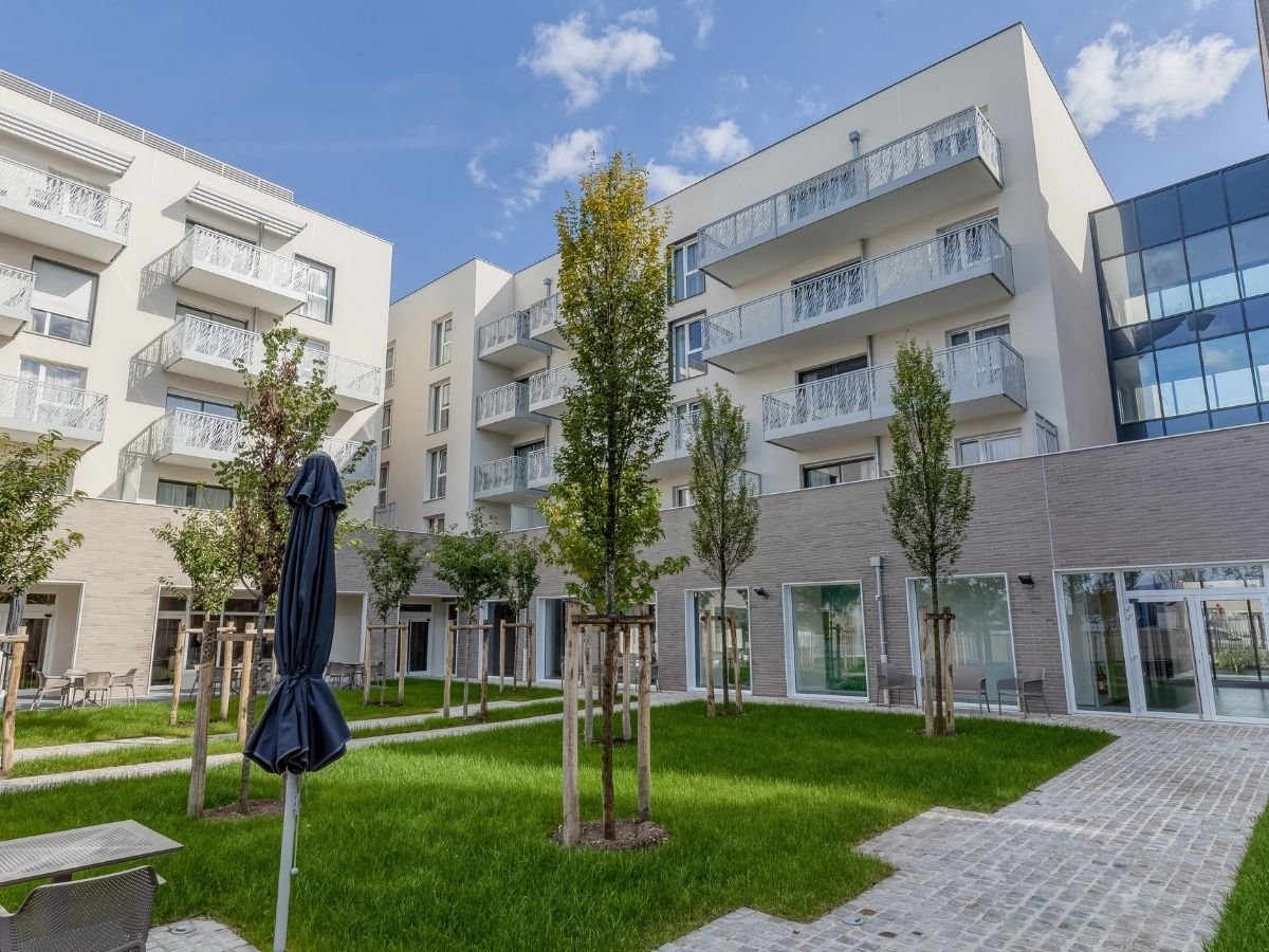 Azora se al&iacute;a con Twentywo RE Fund para comprar el negocio de senior living Emeis en Francia