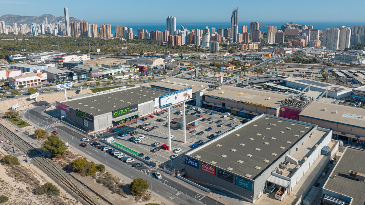 Resolute Asset Management vende el centro comercial La Marina en Benidorm a Inmobic