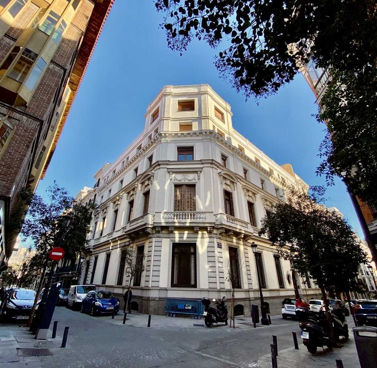 Take Point compra un antiguo palacio (ahora congregación) junto al Palace para hacer un hotel