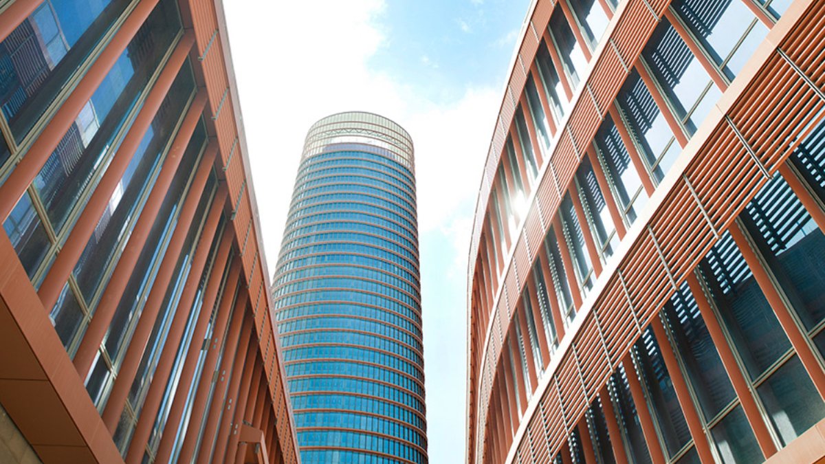 CaixaBank pone en venta Torre Sevilla por entre 130 y 150 millones de euros