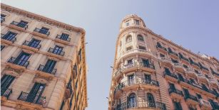 El mercado de oficinas de Barcelona eleva un 30% su contratación en el primer semestre