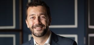 Via Outlets ficha un ex Desigual como director en España