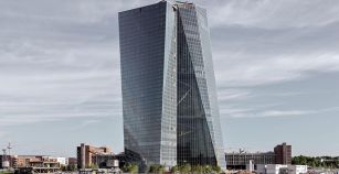 El BCE sorprende con un alza de tipos de 0,5 puntos para combatir la inflación