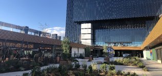 El centro comercial de Torre Caleido abre sus puertas