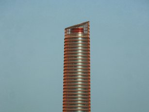 Argis pacta con CaixaBank comprar Torre Sevilla valorada en 130 millones