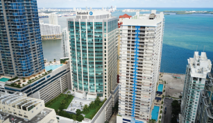 Amancio Ortega compra por 236 millones el Sabadell Financial Center de Miami