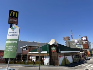 La socimi francesa Iroko Zen compra el complejo comercial Parque Guadaira 