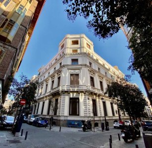 Take Point compra un antiguo palacio (ahora congregación) junto al Palace para hacer un hotel