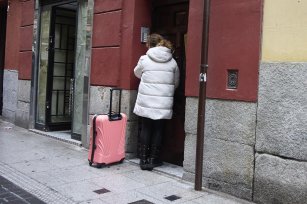 Airbnb retira 2.479 anuncios irregulares a petición del Ayuntamiento de Barcelona