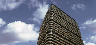 Oficinas, a dos ritmos: la contratación sube un 14% en Barcelona y baja un 13% en Madrid