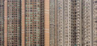 La escasa oferta en las capitales dispara el precio de la vivienda en sus alrededores