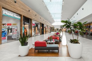 El gran retail se propone reducir los 10.000 millones de litros de agua que consume al año